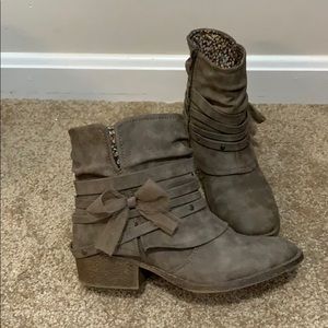 Mudd booties. Super cute!!! Size 4